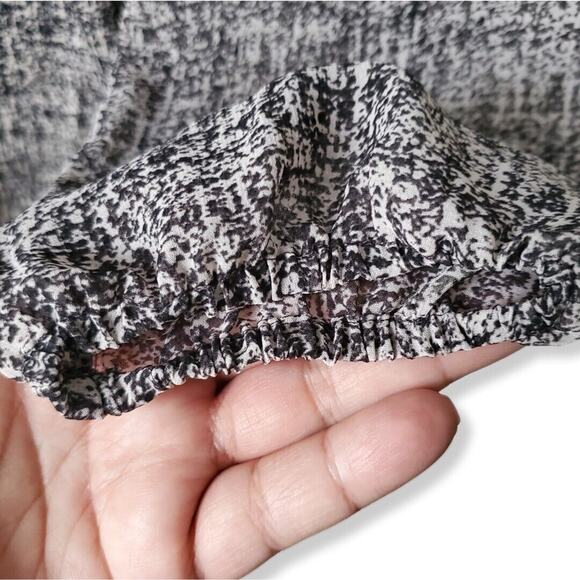 Women Ann Taylor Top Blouse MP Flowy Pleat Career Modern Lightweight Black White - Picture 7 of 14